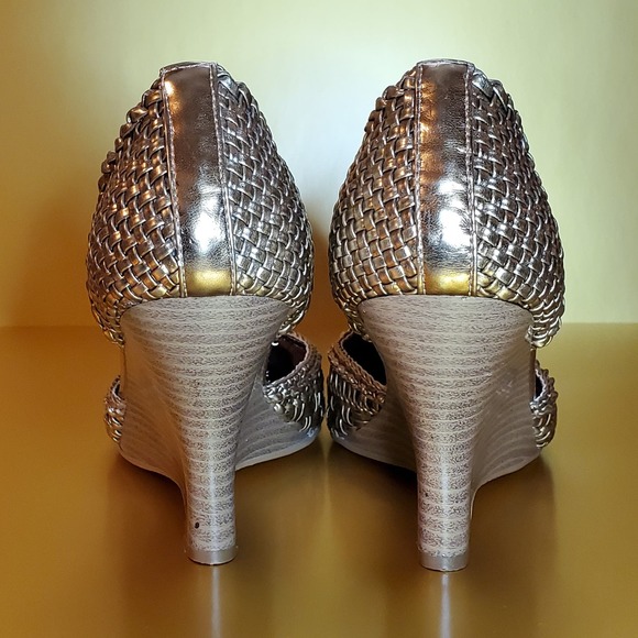 🌸2 For $15🌸 Anne Michelle 'Edgy-15' Gold Wedge Heels - US Women's Size 7.5 - Picture 7 of 9
